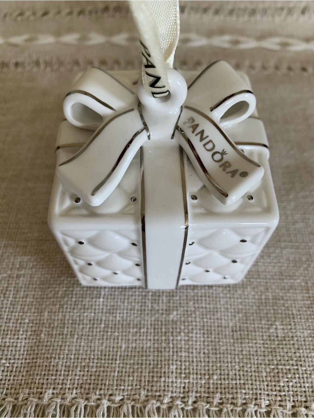 Pandora LE 2016 Porcelain Gift Box Christmas Ornament with Bag EUC